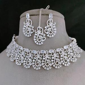 À la mode de haute qualité finition argent Zircon Look collier ensemble avec boucles d'oreilles Tikka mariage et fête porter Collection pour les femmes - Product Image 1