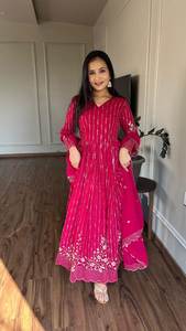 Dernier arrivage Collection vêtements traditionnels pour femmes tissu fausse Georgette avec broderie à paillettes 3MM - Product Image 6