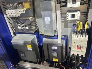 เครื่องขึ้นรูปชิ้นส่วนรถจักรยานยนต์รถยนต์เครื่องฉีดขึ้นรูปจากเฮติ700ตันสภาพสูง - Product Image 5