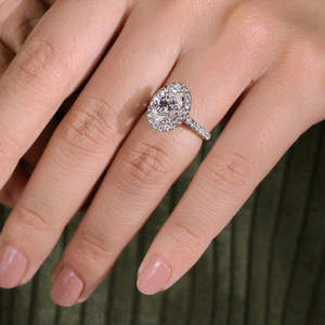Anillo de compromiso solitario con halo de diamantes de laboratorio ovalados de 2.60 quilates en oro amarillo de 14 quilates, diseño nupcial - Product Image 2