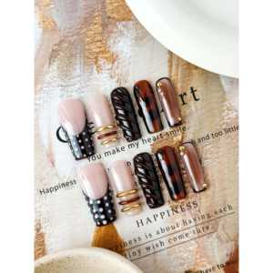 Uñas postizas Midnight Tortoise, elegantes y con estilo - Product Image 1