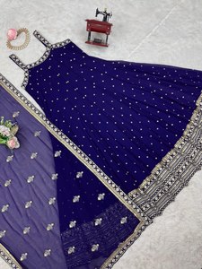 Hermoso vestido de fiesta de invierno con Dupatta adornado con hilo y trabajo de lentejuelas - Product Image 6