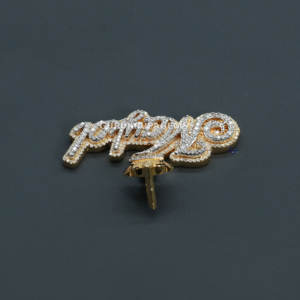 Découvrez notre dernière arrivée un pendentif en diamant nom personnalisé en argent sterling 925 avec un pendentif en moissanite - Product Image 4