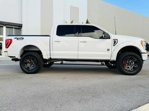 H&S 2022 Ford F-150 XLT SCA Edición Black Widow 5L V8 - Product Image 4