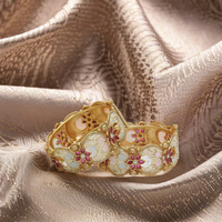 Bracelets indiens traditionnels ethniques à la mode en laiton plaqué or cuivre antique, motif floral en zircon et imitation perle, pour mariage