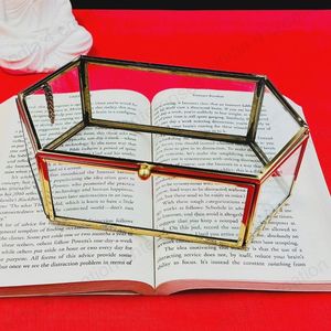 Joyero de cristal de latón Premium diseñado para la decoración de su hogar mientras mantiene sus preciosas joyas seguras bellamente mostradas - Product Image 2