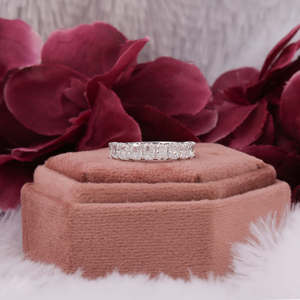 1,80 TCW Radiant Cut Lab Grown Anillo de compromiso Nueve diamantes sin conflictos 14KT ORO SÓLIDO Estilo de moda IGI Anillos finos certificados - Product Image 1