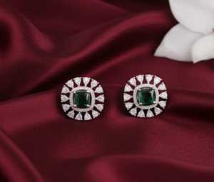 Design fantaisie à la mode blanc rhodium polonais CZ AD boucles d'oreilles hauts goujons élégants pour les femmes vêtements de fête parfaits et bijoux de mode quotidiens - Product Image 2