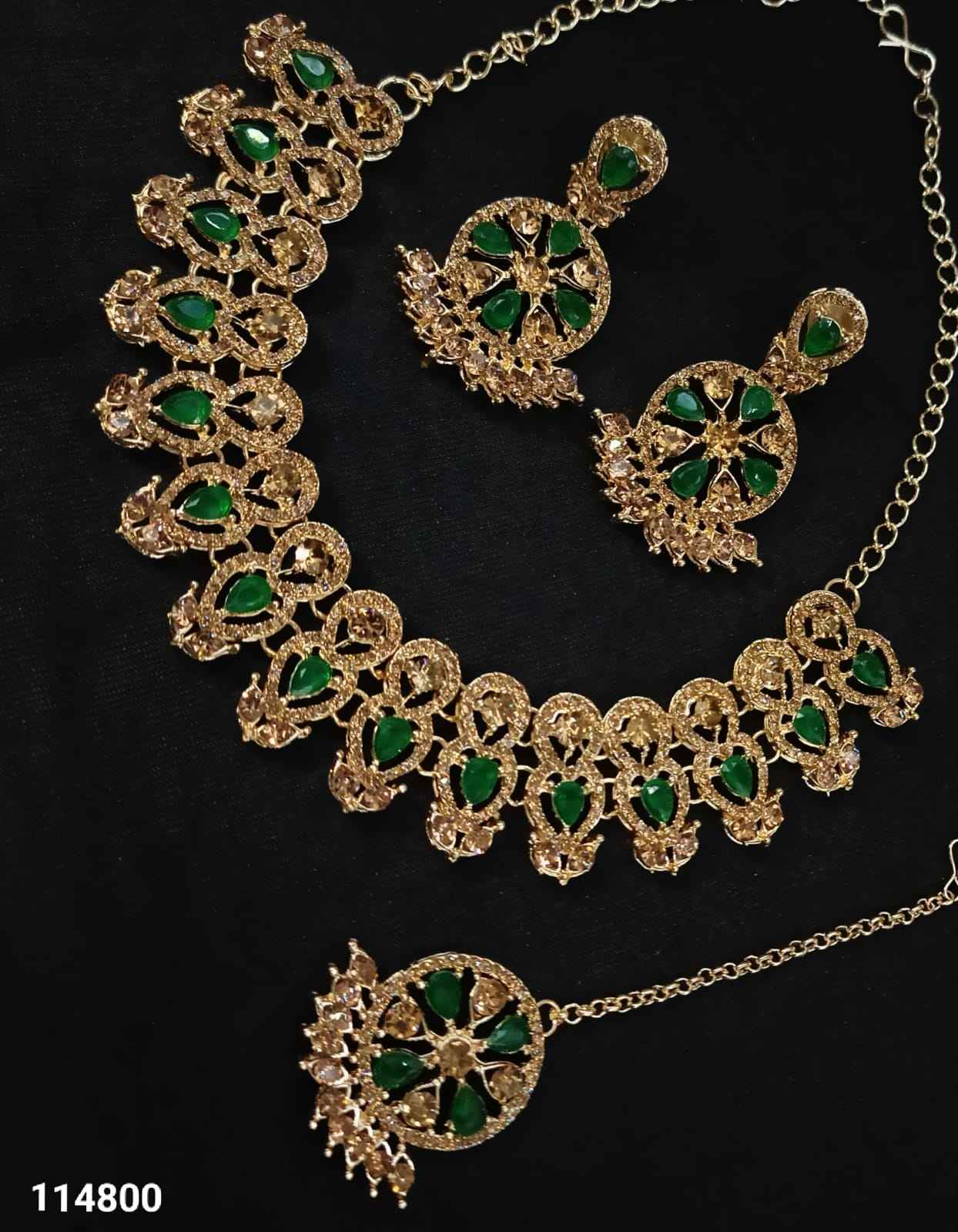 สีเขียว