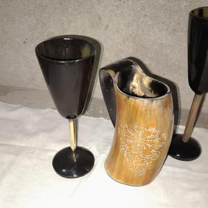Mug en corne viking authentique et écologique, fait à la main, personnalisable, mug nordique pour bière et vin, logo, passe au lave-vaisselle et au micro-ondes, idéal pour les fêtes - Product Image 1