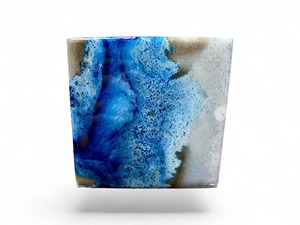 Planche à découper élégante en marbre blanc avec motif océan bleu, idéale pour la présentation de pizzas, gâteaux, collations, fruits et fromages - Product Image 2