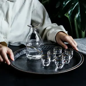 ชุดสาเกญี่ปุ่นแบบ 6 ถ้วย พร้อมกาน้ำอุ่นและแก้วช็อต บรรจุในกล่องของขวัญ - Product Image 1