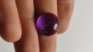Vente en gros de cabochons ronds de 10 mm à taille brillante, améthyste africaine naturelle violette dans du quartz, 12 mm, pierres semi-précieuses pour la fabrication de bijoux, Inde - Product Image 3