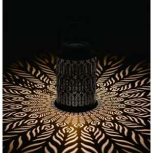 Lanterne en fer rustique faite à la main avec des détails en métal ajourés complexes pour une ambiance classique dans n'importe quel espace intérieur - Product Image 4