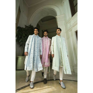 Kurtas de seda tradicionales para hombres adultos de estilo urbano con diseño moderno de pandillas para fiesta de moda callejera y ropa de verano ajustada - Product Image 1