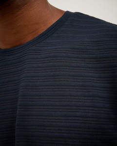 Nueva camiseta de tendencia para hombre Nueva Camiseta cómoda de algodón 100% de gran tamaño para hombres con logotipo personalizado Pedidos a granel disponibles - Product Image 3