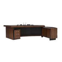 Escritorio Ejecutivo Moderno con Tablero de Melamina y Detalles en Cuero, Mesa de Trabajo Grande y Resistente para Oficina de Gerencia o Uso Comercial