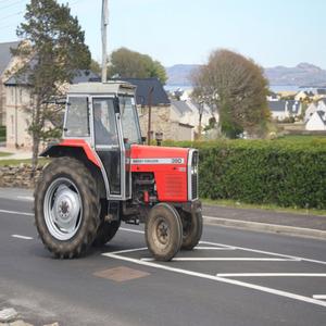 Vente en gros tracteur agricole Massey Ferguson Mf390 4WD 90HP entraînement par engrenages garantie de 4 ans moteur de pompe à noyau d'occasion à prix compétitif boîte de vitesses - Product Image 4