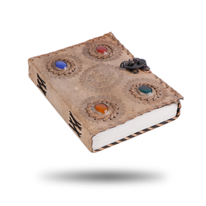Journal artistique en cuir vintage fait à la main avec quatre pierres semi-précieuses et artisanat en cuir de chèvre gravé avec serrure en laiton - Product Image 2