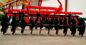 Herse à disques hydraulique lourde à 24 disques, montée sur tracteur, pour la préparation du sol agricole, équipement agricole, moteur à essence haute performance - Product Image 6