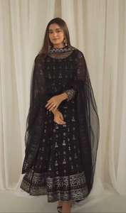 Nouveau look de vêtements de soirée de créateur Nouvelles couleurs Faux Georgette avec séquence de broderie fonctionne avec des manches complètes au prix de gros - Product Image 5