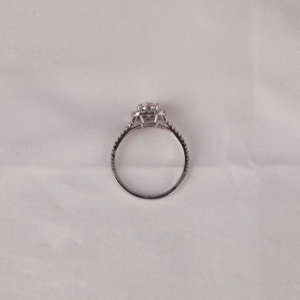Anillo de compromiso de oro sólido de 18KT para mujer de lujo, corte de diamante cultivado en laboratorio, ajuste de Halo clásico certificado IGI, regalo de cumpleaños perfecto - Product Image 6