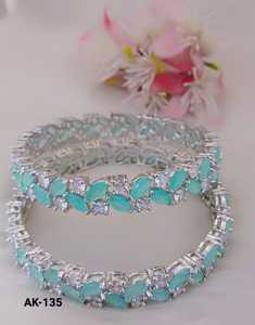 Conjunto de brazaletes de moda AD exclusivos hechos a mano para mujeres para bodas y fiestas especiales para regalar - Product Image 1