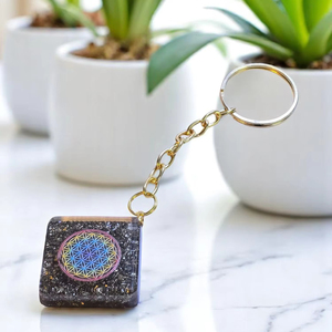 Vente en gros Amayra Crystal exporte des pierres précieuses de haute qualité Pyrite FOL Design Porte-clés plaqué or Pierre semi-précieuse Artisanat Inde - Product Image 1
