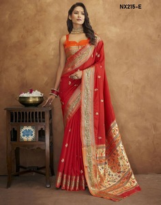 El último diseñador Banarasi Soft Silk Printed Work Saree de Fab Zone Indian & Pakistani Clothing - Product Image 3