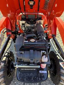 Tracteur à chenilles Bad Boy Tractors série 3026 2025 avec pelle rétrocaveuse BBH200, caractéristiques des composants principaux : moteur, pompe à engrenages, boîte de vitesses - Product Image 5