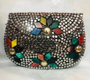 Sacs en métal de mosaïque tribale vintage sur mesure avec fermeture ouverte perle de verre de forme ronde et décoration d'arc pour la revente - Product Image 4