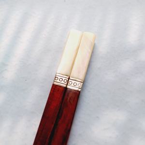 Baguettes en bois incrustées d'argent, ensemble de baguettes réutilisables en vrac, coquille en bois de rose rouge incrustée du fabricant vietnamien de haute qualité - Product Image 3