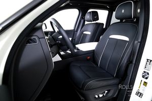 SUV C-ULLINANN 2025 USADO EN EXCELENTES CONDICIONES, 8 Velocidades, Tracción en las Cuatro Ruedas, 591 HP, 6.8L, Black Badge, Listo para Envío - Product Image 2
