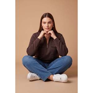 Blouse en modal tricoté à col yaka avec fermeture éclair, grande taille, couleur café - Product Image 3