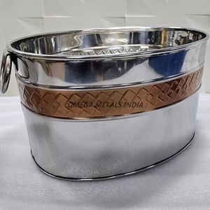 Grand seau à glace ovale en acier inoxydable pour refroidisseur de vin avec conception à bande de cuivre et poignées robustes, idéal pour les fêtes et les événements - Product Image 3