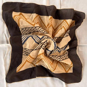 Vente en gros de bandana en coton imprimé Bagru Dabu pour femmes, bandana fait à la main, écharpes carrées de couleur naturelle - Product Image 1
