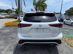 Oferta Especial 2022: Highlander XSE AWD XSE 4 Puertas SUV - Product Image 2