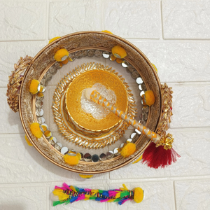 Elégant Décoratif Haldi Mehndi Cérémonie Thali avec Bol et Applicateur Pithi pour Mariée et Marié Pooja Décor Assiette Ensemble Cadeau de Mariage - Product Image 1