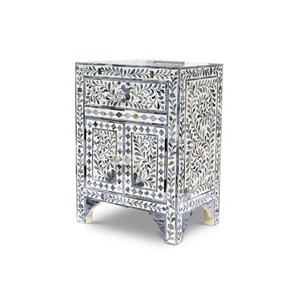 Incrustation d'os moderne Table de chevet de salon Design floral Tiroir de coffre poli fait à la main de l'Inde au meilleur prix de gros - Product Image 1