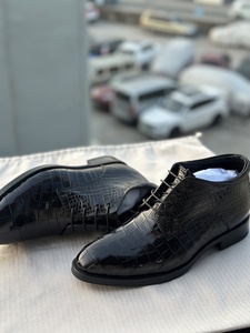 Stivali alla Caviglia in Pelle di Coccodrillo di Lusso: <span class=keywords><strong>Calzature</strong></span> Formali <span class=keywords><strong>da</strong></span> <span class=keywords><strong>Uomo</strong></span> in Vera Pelle Fatte a Mano e su Misura - Product Image 6