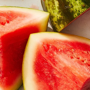 แตงโมสีแดงสดออร์แกนิกเข้มข้นด้วยความหวานตามธรรมชาติจากเกษตรกรที่เชื่อถือได้ - Product Image 5