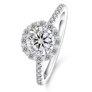 Anillo de Compromiso Vintage de Tres Piedras de Oro Blanco de 18 Quilates Kokan Planet para Mujer, Diamante Cultivado en Laboratorio, Accesorio de Joyería Personalizable - Product Image 1