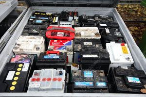 Déchets de batteries au plomb déchargées de haute qualité, parfaits pour le recyclage et le commerce en gros à l'échelle mondiale. - Product Image 2
