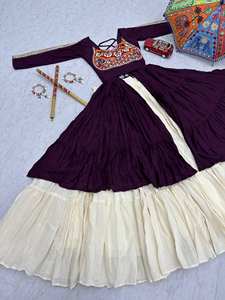 Lanzamiento de Navratri Special Lehenga Choli Fabric Pure Cotton con Gamathi & Real Mirror Work - Product Image 5