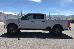 Ford F-250 Super Duty XLT Tremor 4x4 2026 Usada en Excelentes Condiciones, 3k Millas, Propiedad de Colorado, Motor Godzilla V8 de 7.3 Litros, Mayormente sin Modificaciones - Product Image 2