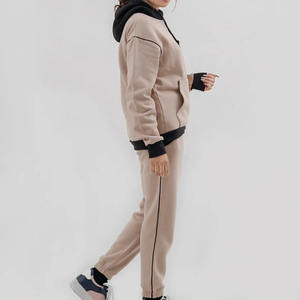 ชุดเซ็ตเสื้อฮู้ดและกางเกงวอร์มผ้าฟลีซสำหรับผู้หญิง สไตล์สตรีทแวร์ฤดูหนาว พร้อมโลโก้สั่งทำ ผ้าฝ้าย 100% - Product Image 4