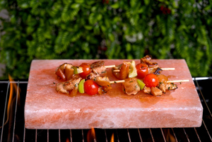 Tuiles, plaques et dalles de sel rose de l'Himalaya naturel de haute qualité personnalisées avec support en fer forgé pour la cuisine et le barbecue - Product Image 3