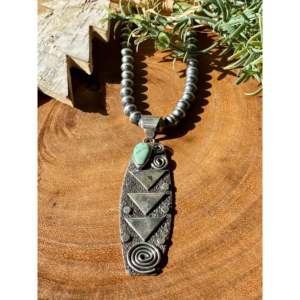 Colgante de Plata de Ley Bañada en Oro de 24K con Turquesa Kingman y Engaste de Bisel de Piedra Religiosa de Alex Sanchez, Ideal para Regalo - Product Image 1