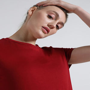 Camiseta de verano informal con cuello en R para mujer, color rojo sólido con patrón estampado y decoración de borlas de longitud regular suelta - Product Image 3