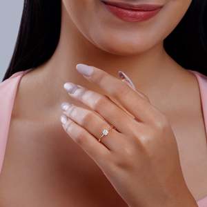 แหวนพลอยทองสีเหลืองสดใสตัดจากเพชรที่ใช้ในห้องทดลองชุดกุหลาบสีทองประกายแวววาวการตั้งค่าขอบได้รับการรับรองรูปทรงเรขาคณิต IGI - Product Image 3